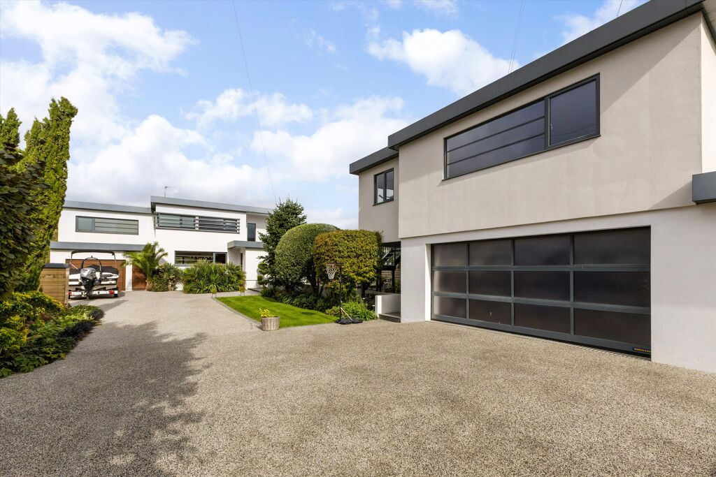 Image of Park Avenue, Wraysbury, Staines-upon-Thames, Berkshire, TW19