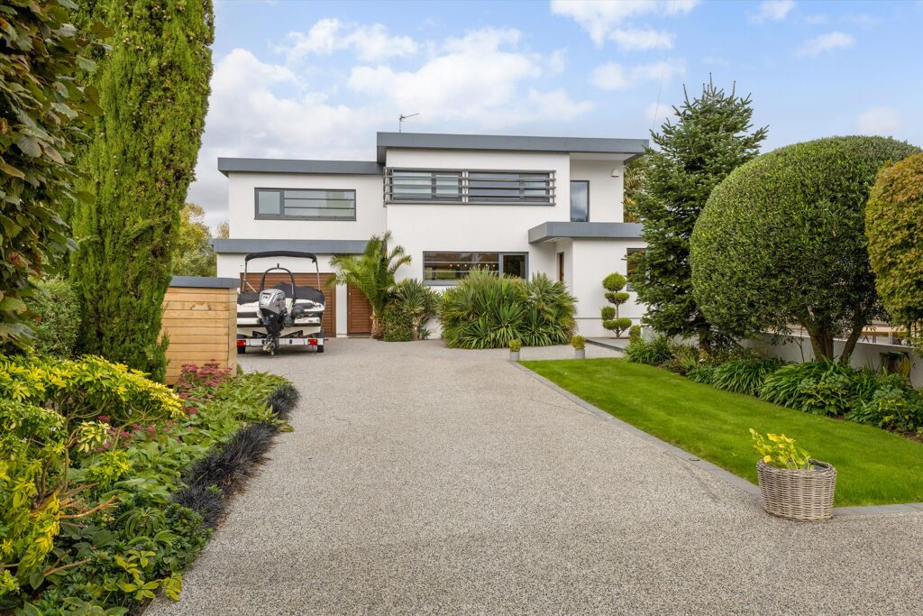 Image of Park Avenue, Wraysbury, Staines-upon-Thames, Berkshire, TW19