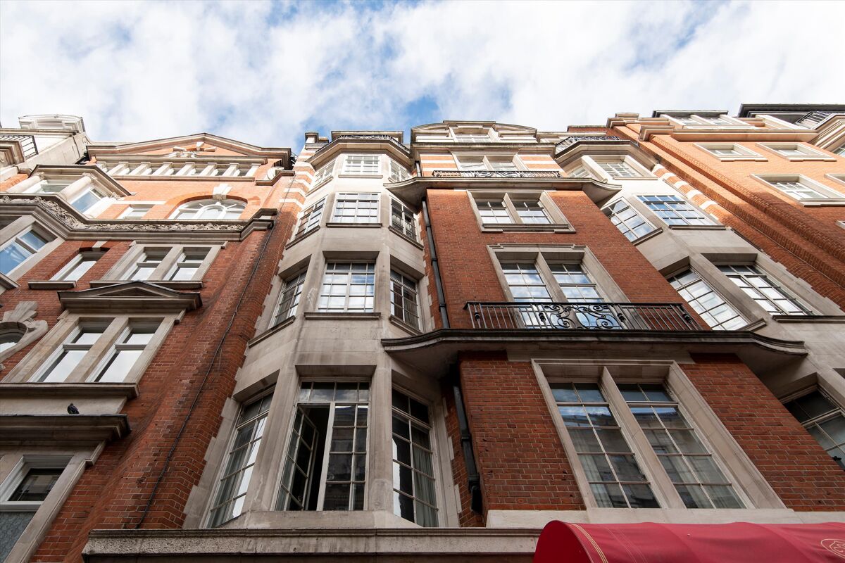 flat for sale in Berkeley Street, Mayfair, London, W1J WER012021199