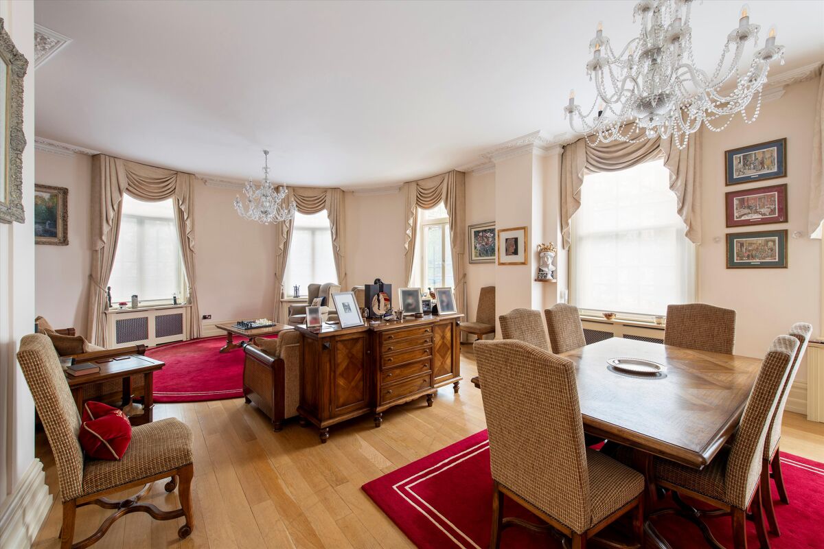 flat for sale in Northumberland Avenue, Covent Garden, London, WC2