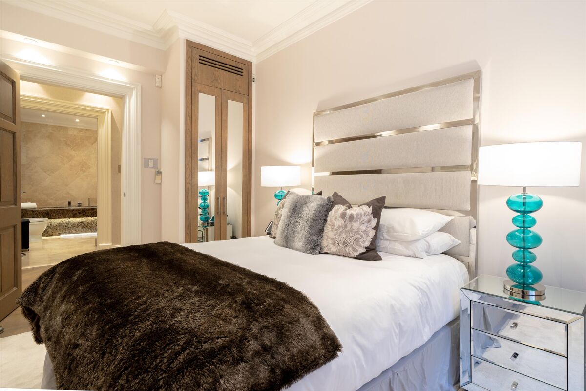 flat for sale in North Audley Street, Mayfair, London, W1K