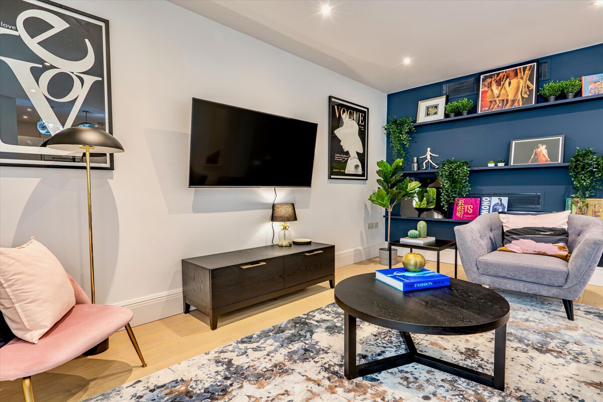 Flat For Sale In Lincolns Inn Fields Holborn London WC2A Flat For Sale In Lincolns Inn Fields Holborn London WC2A