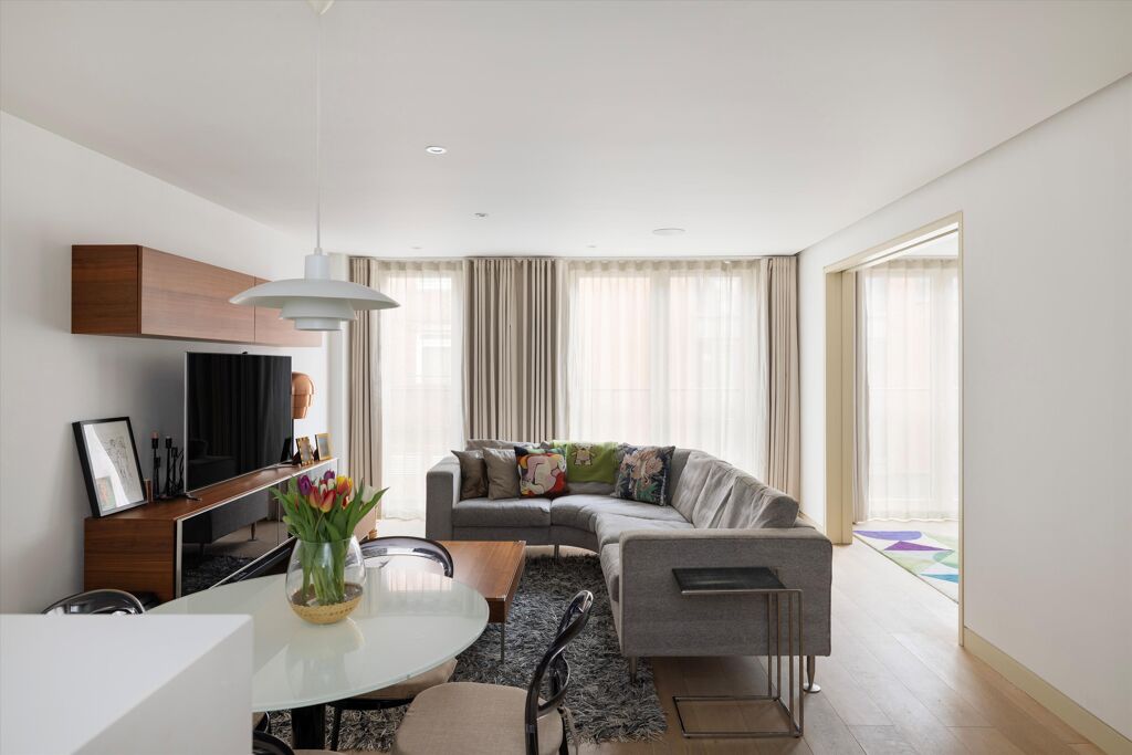 Image of Bedford Court, London WC2E