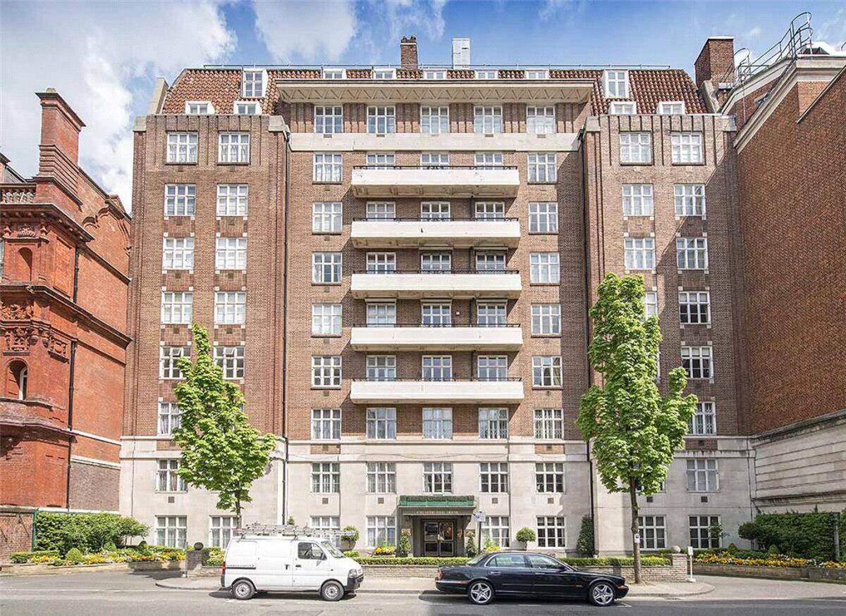 flat for sale in Chesterfield House, Chesterfield Gardens, Mayfair