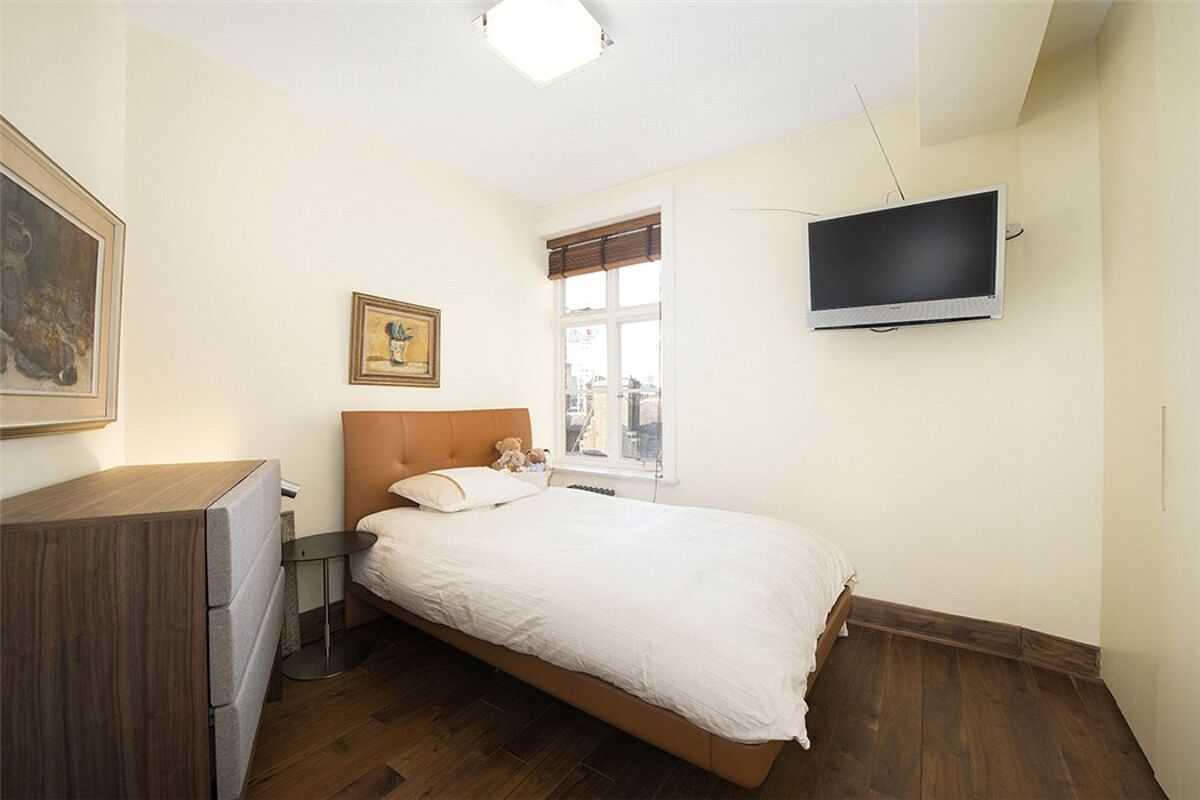 flat for sale in Chesterfield House, Chesterfield Gardens, Mayfair