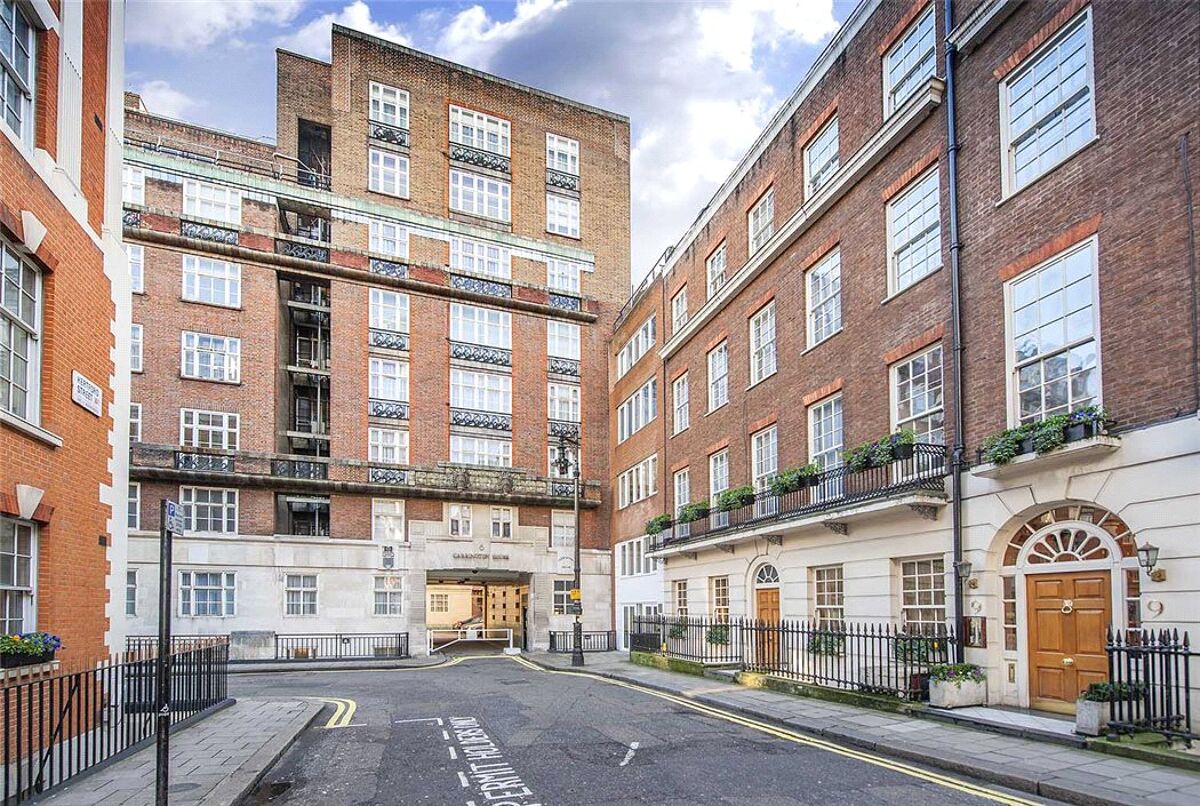 flat for sale in Carrington House, Hertford Street, London, W1J