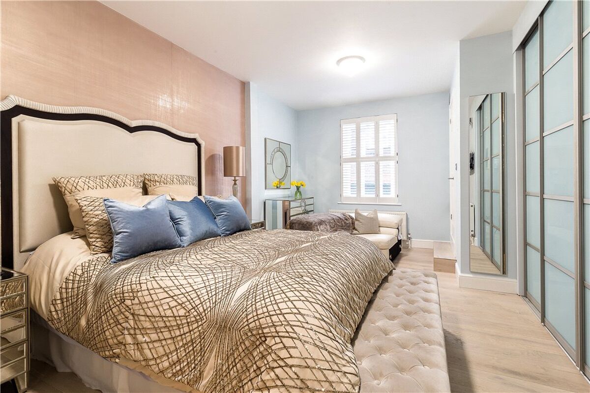 flat for sale in Northumberland Avenue, Covent Garden, London, WC2N