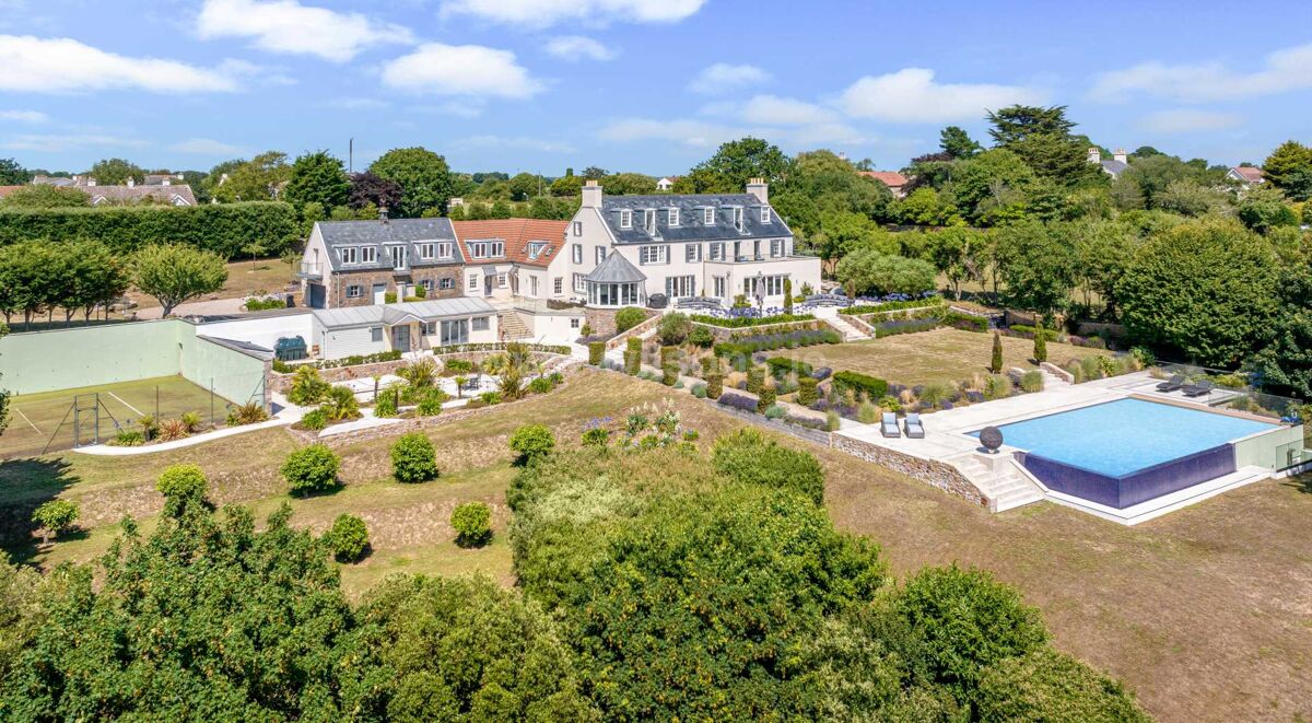 house for sale in Le Val Lodge, La Route Des St Brelade
