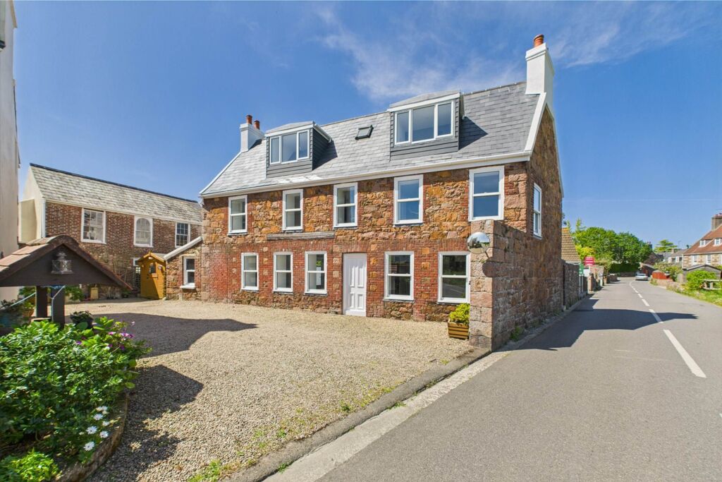 Image of La Grande Route De Faldouet, St Martin