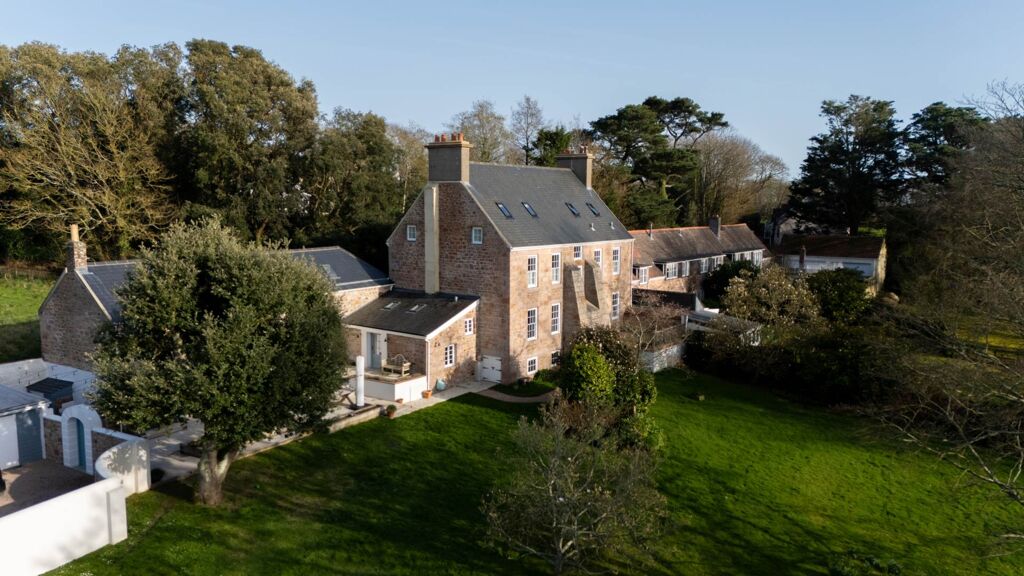 Image of La Rue De La Fontaine De Colard, Trinity