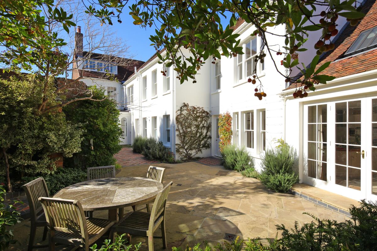 house for sale in East Street, Alresford, Hampshire, SO24 9EE