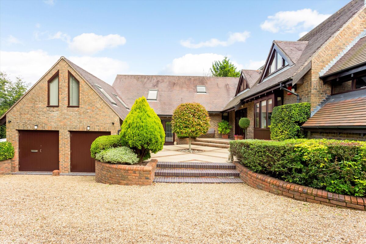 house for sale in Petersfield Road, Ropley, Alresford, Hampshire, SO24