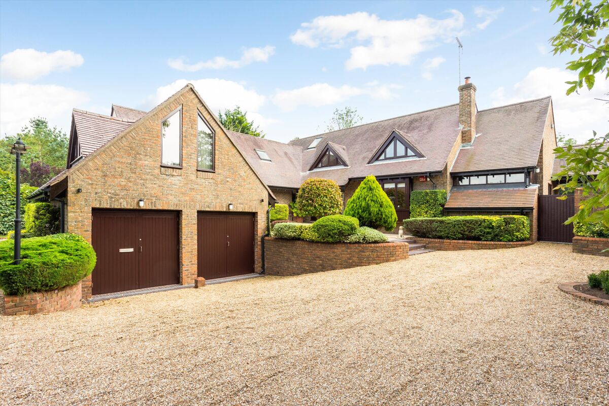 house for sale in Petersfield Road, Ropley, Alresford, Hampshire, SO24