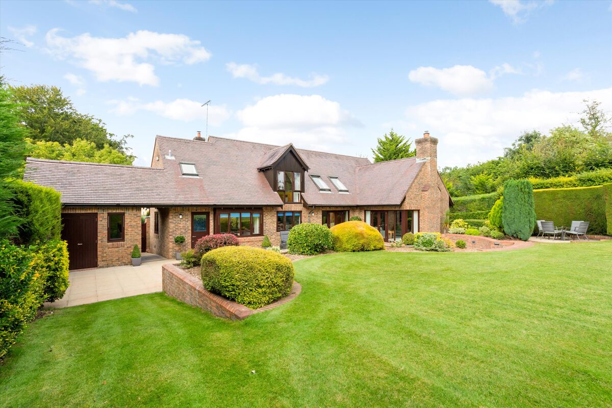 house for sale in Petersfield Road, Ropley, Alresford, Hampshire, SO24