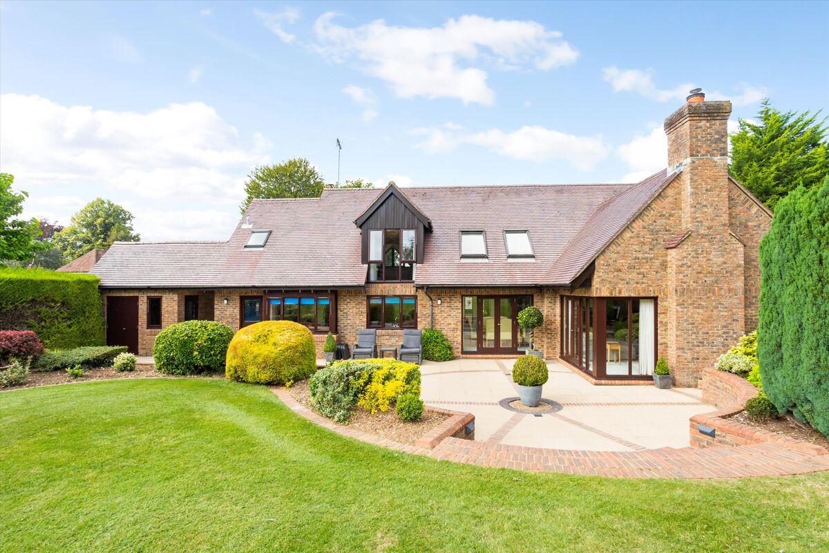 house for sale in Petersfield Road, Ropley, Alresford, Hampshire, SO24