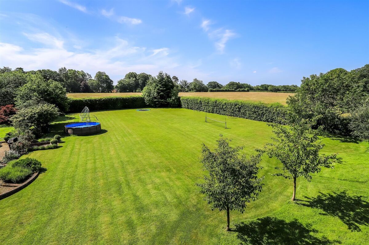 house for sale in Broadhanger, Froxfield, Petersfield, Hampshire, GU32