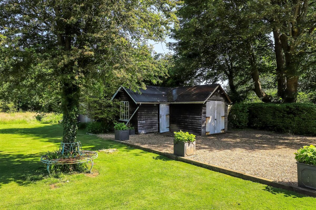 house for sale in Broadhanger, Froxfield, Petersfield, Hampshire, GU32