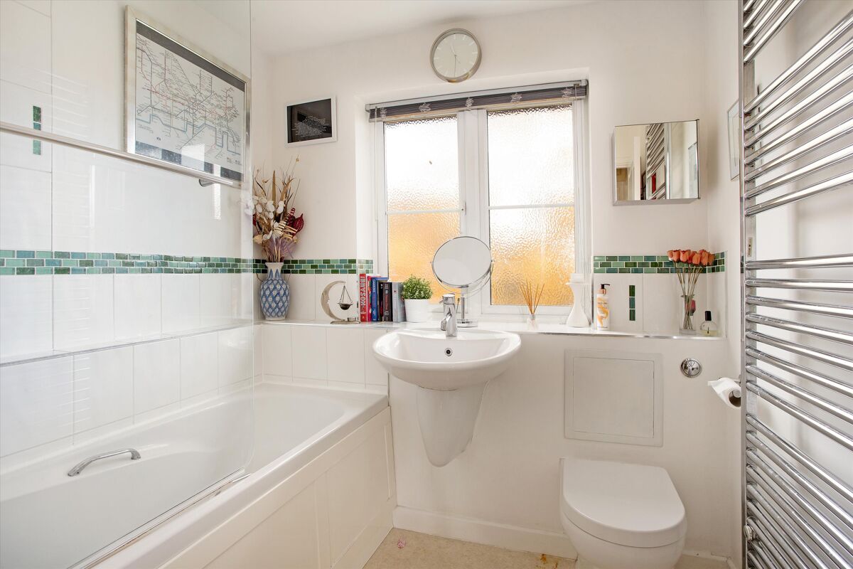 house for sale in Waterhouse Close, Twyford, Winchester, Hampshire