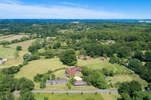Picture of 6 bedroom farm/estate for sale.