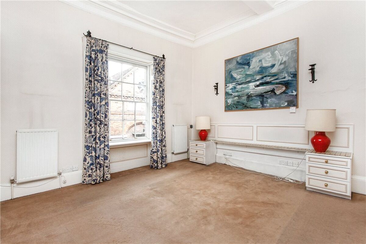 house for sale in St. Thomas Street, Winchester, Hampshire, SO23