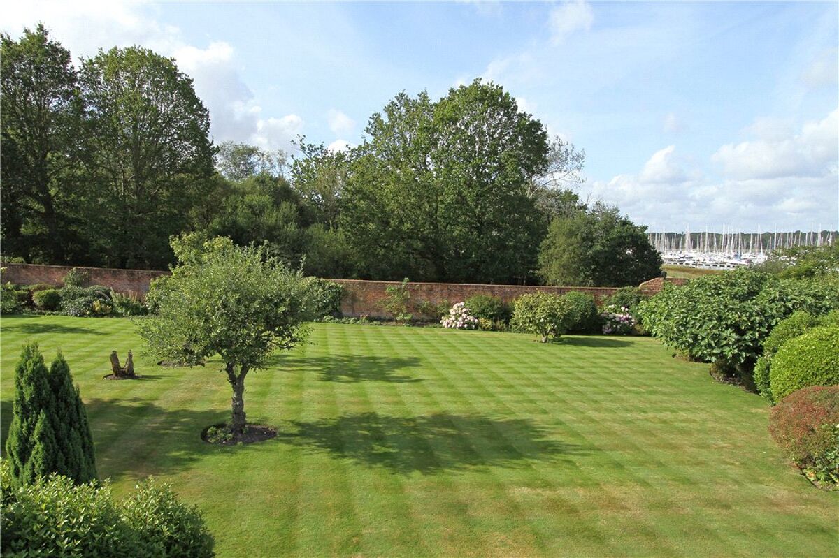 house for sale in Lower Swanwick, Hampshire, SO31 WIN120205 Knight