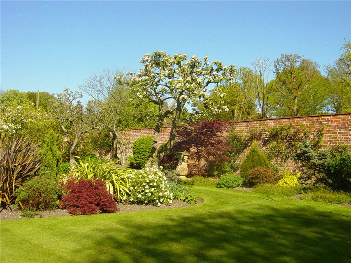 house for sale in Lower Swanwick, Hampshire, SO31 WIN120205 Knight