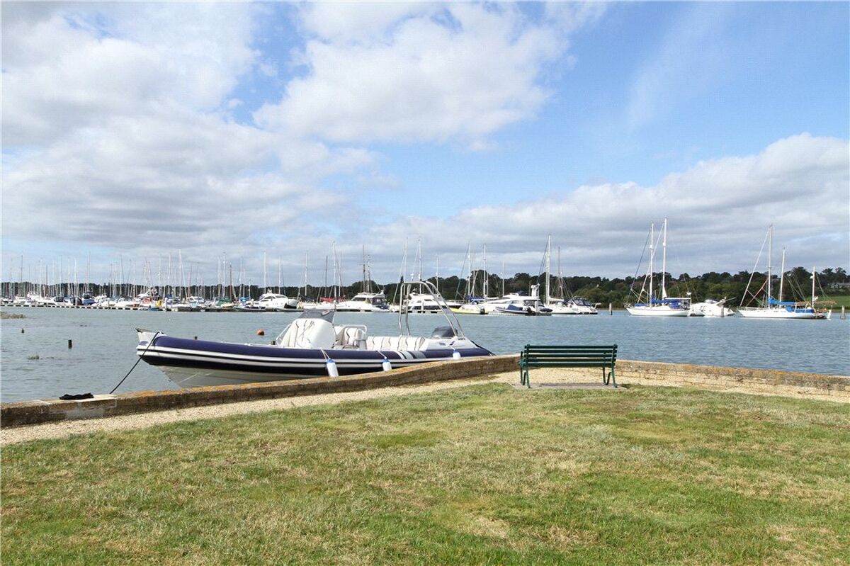 house for sale in Lower Swanwick, Hampshire, SO31 WIN120205 Knight