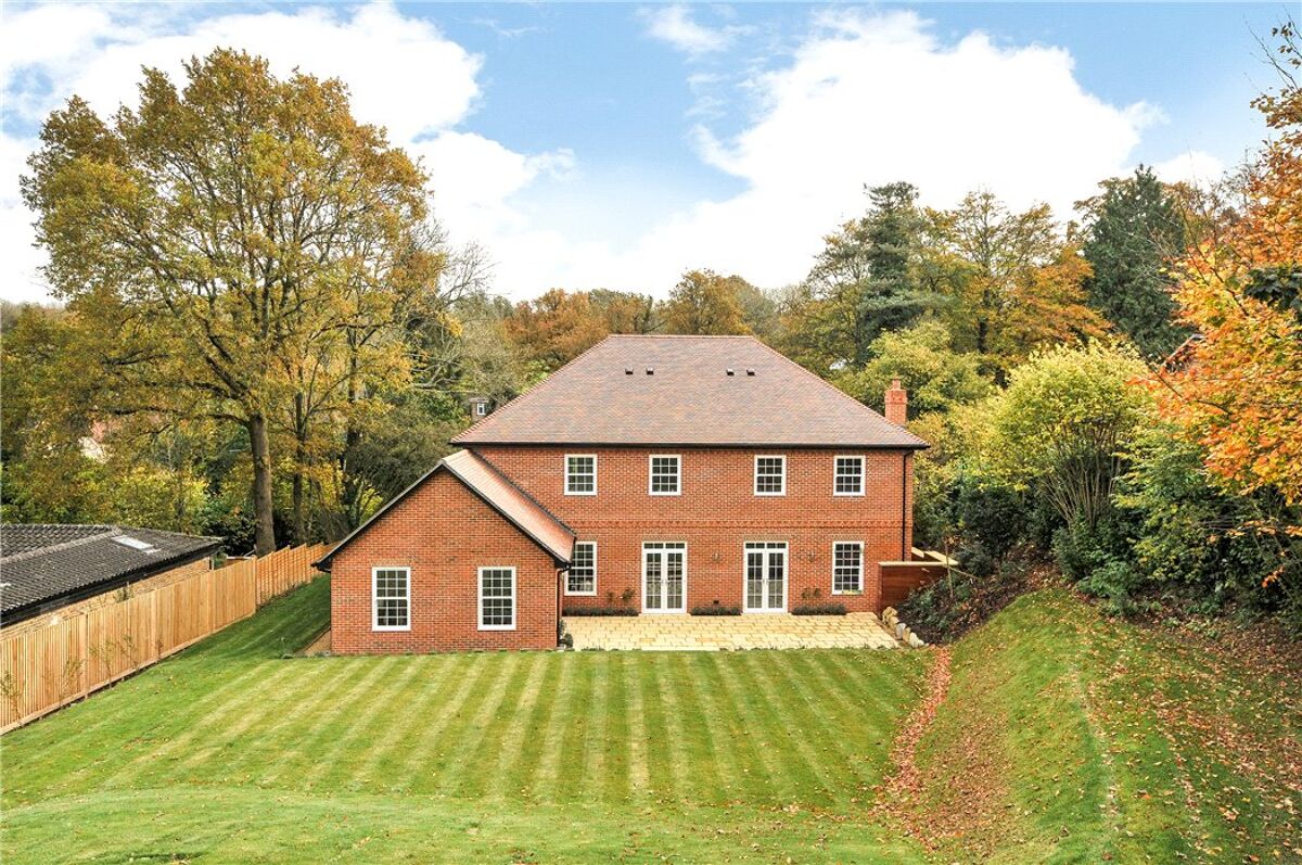 house for sale in Kings Hill, Beech, Alton, Hampshire, GU34 WIN170255