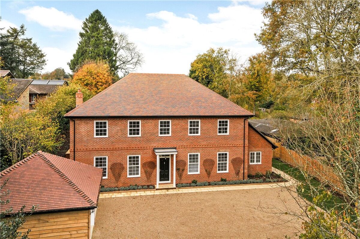 house for sale in Kings Hill, Beech, Alton, Hampshire, GU34 WIN170255