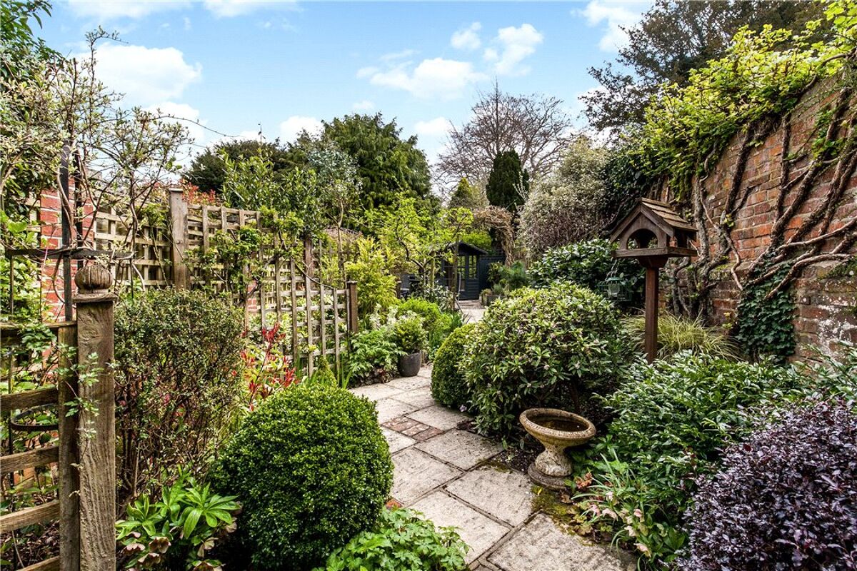 house for sale in Broad Street, Alresford, Hampshire, SO24 WIN180061