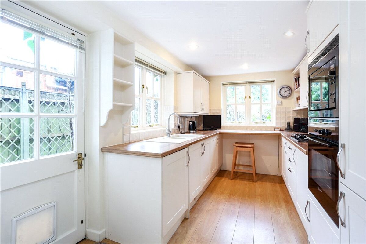 house for sale in Broad Street, Alresford, Hampshire, SO24 WIN180061