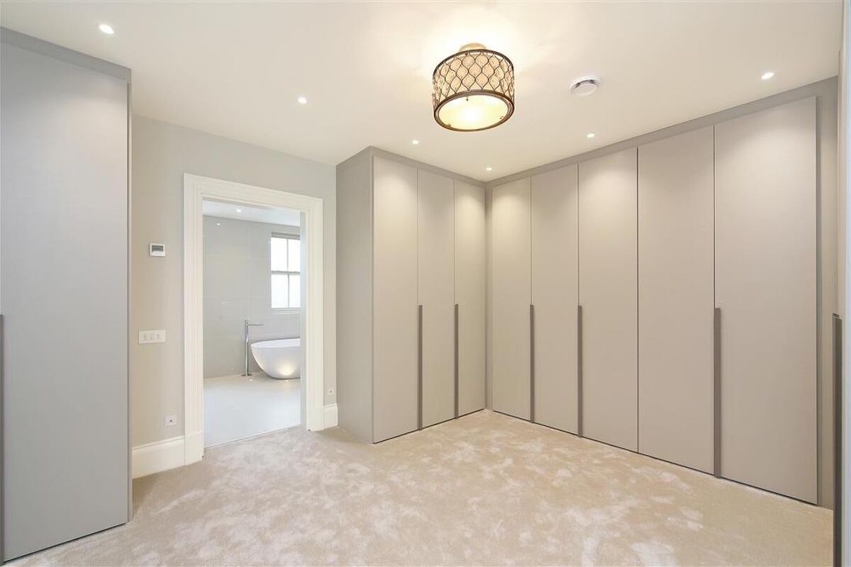 house for sale in Kingston Upon Thames, KT2 WMB012134884 Knight Frank