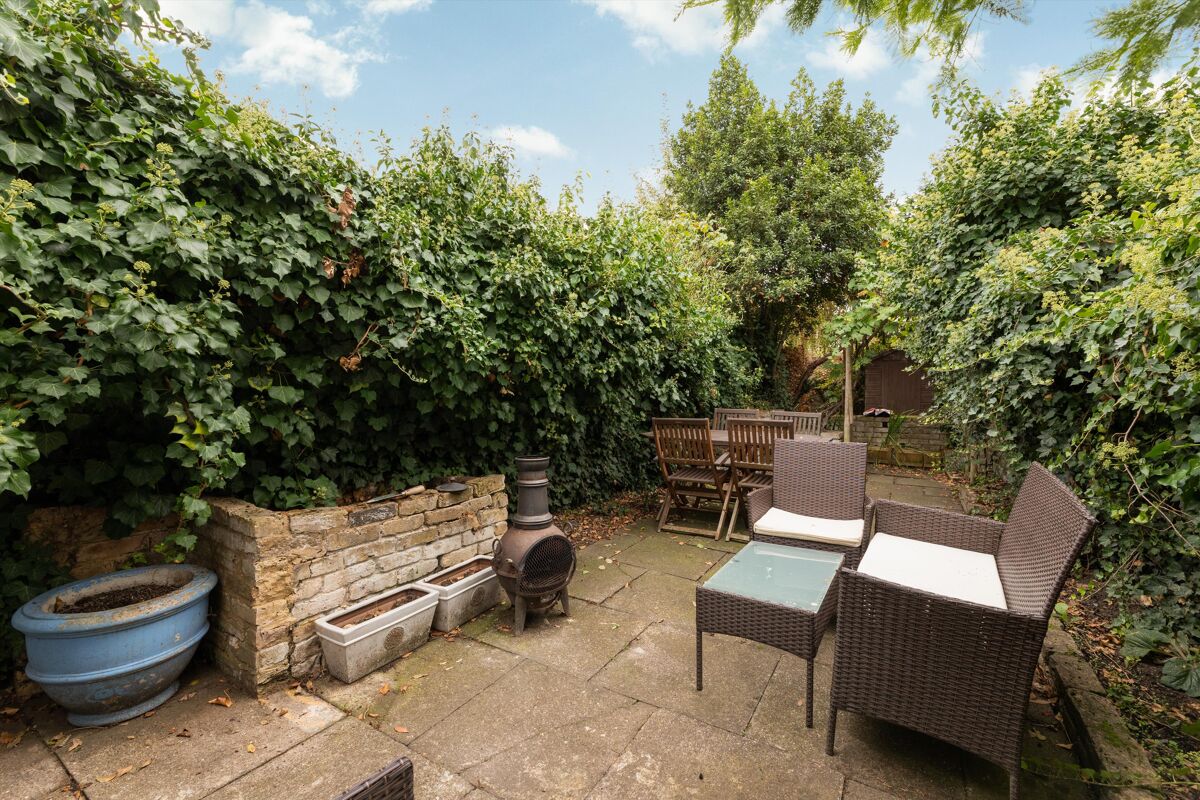 house for sale in Walnut Tree Cottages, Wimbledon, London, SW19