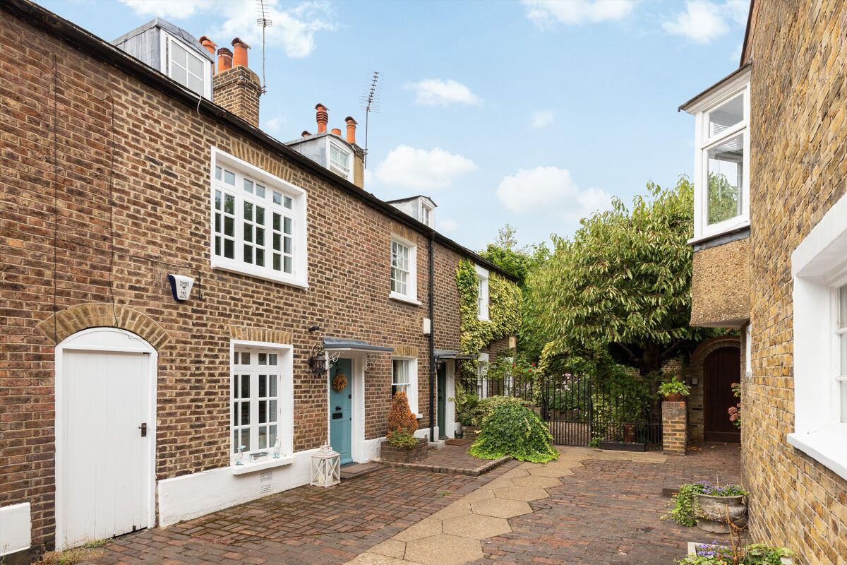 house for sale in Walnut Tree Cottages, Wimbledon, London, SW19
