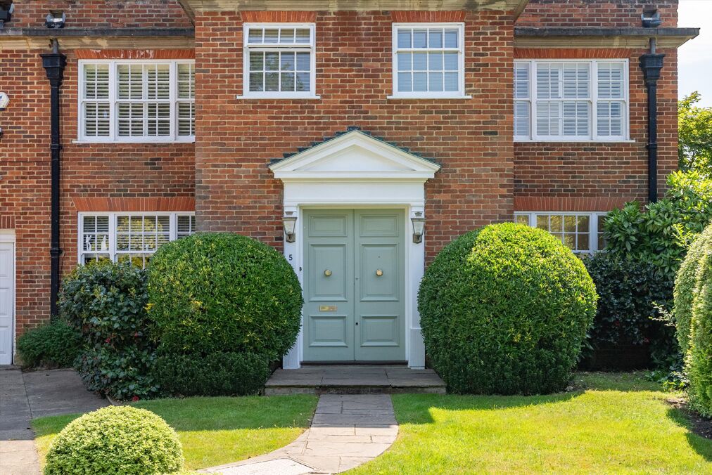Image of Castle Close, Wimbledon, London, SW19