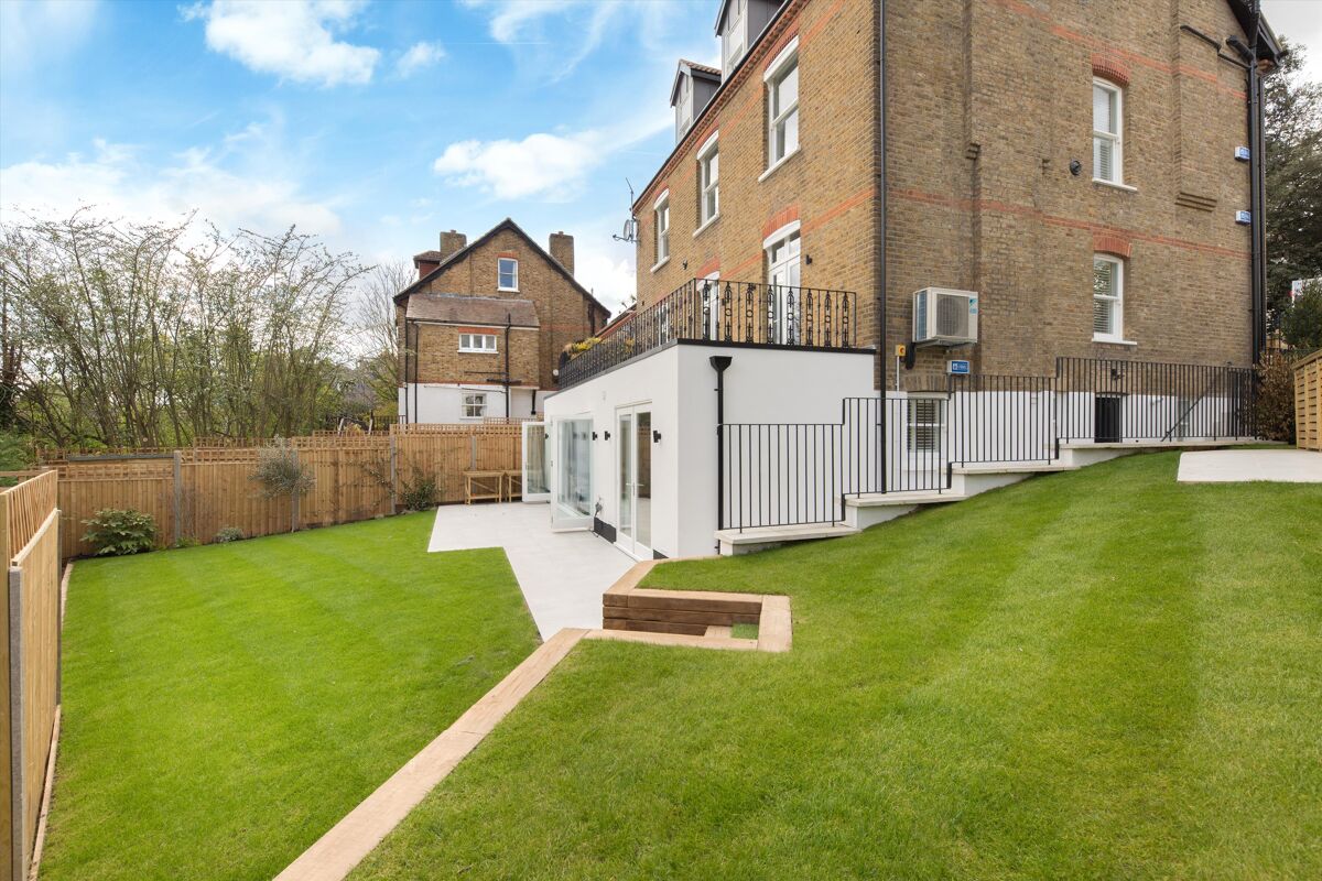 flat for sale in Thornton Hill, Wimbledon, London, SW19 WMB012268687 Knight Frank