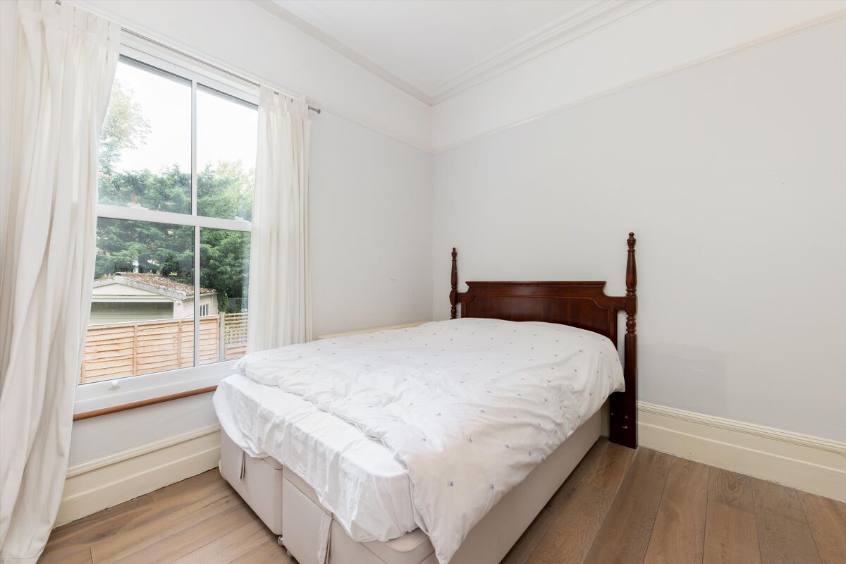 flat for sale in Thornton Hill, London, SW19 WMB012286187 Knight Frank