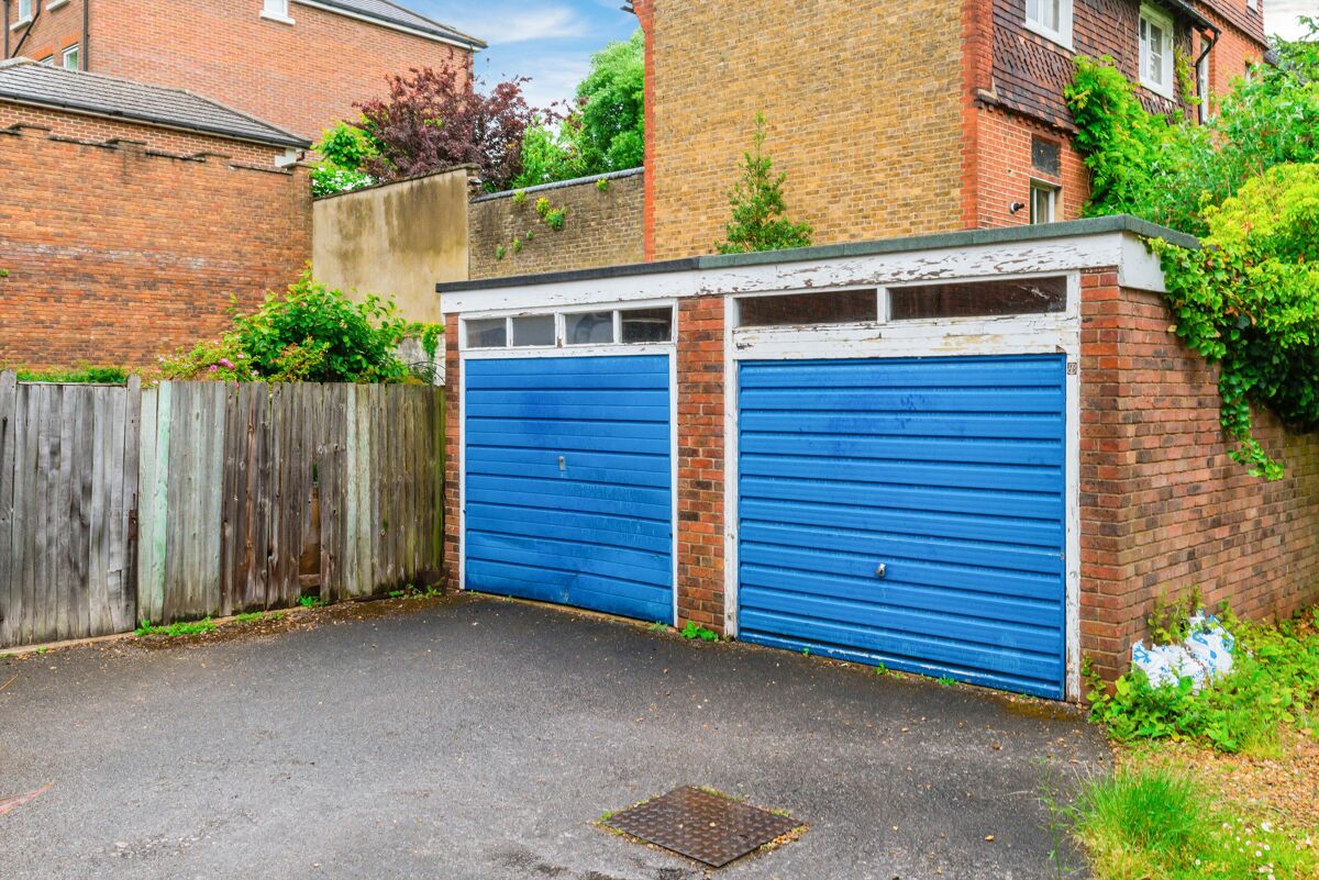house for sale in Lansdowne Close, London, SW20 WMB012289987 Knight