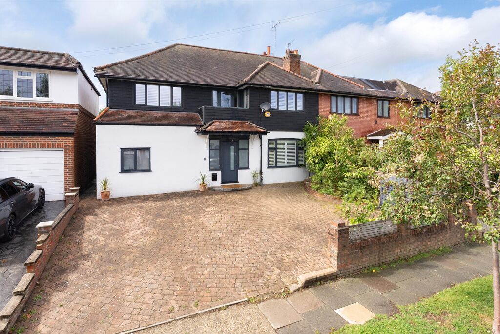 Image of Robin Hood Lane, London, SW15