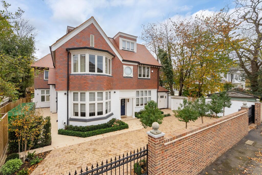 Image of Parkside Avenue, Wimbledon, London, SW19