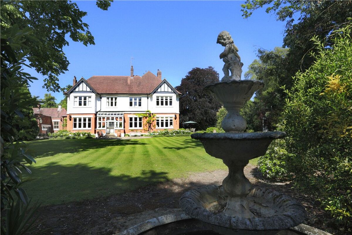 house for sale in Heathview Gardens, Putney Heath, London, SW15