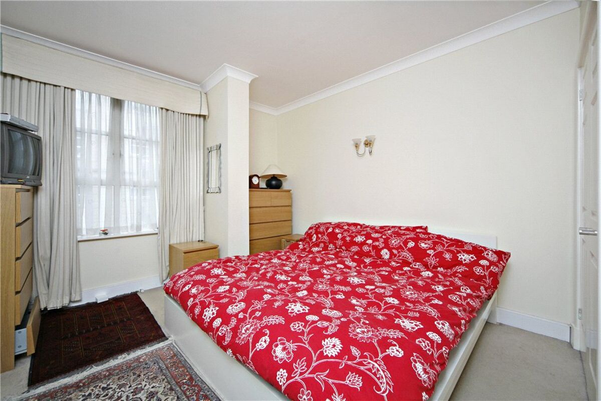 flat for sale in Wimbledon Central, 2133 Worple Road, Wimbledon