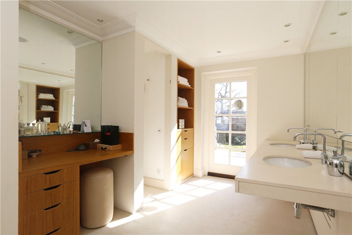 house for sale in Edgecoombe Close, Kingston upon Thames, KT2