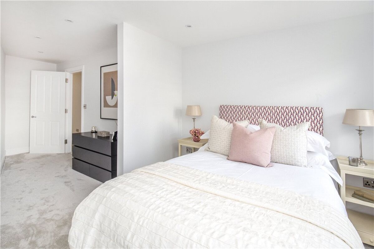 flat for sale in Graham Road, Wimbledon, London, SW19 WMB180011