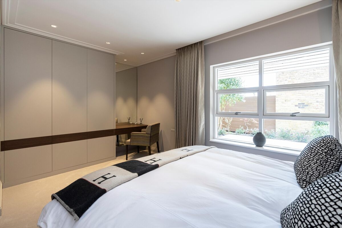 flat to rent in Somerset Road, Wimbledon, London, SW19 WMQ012214772