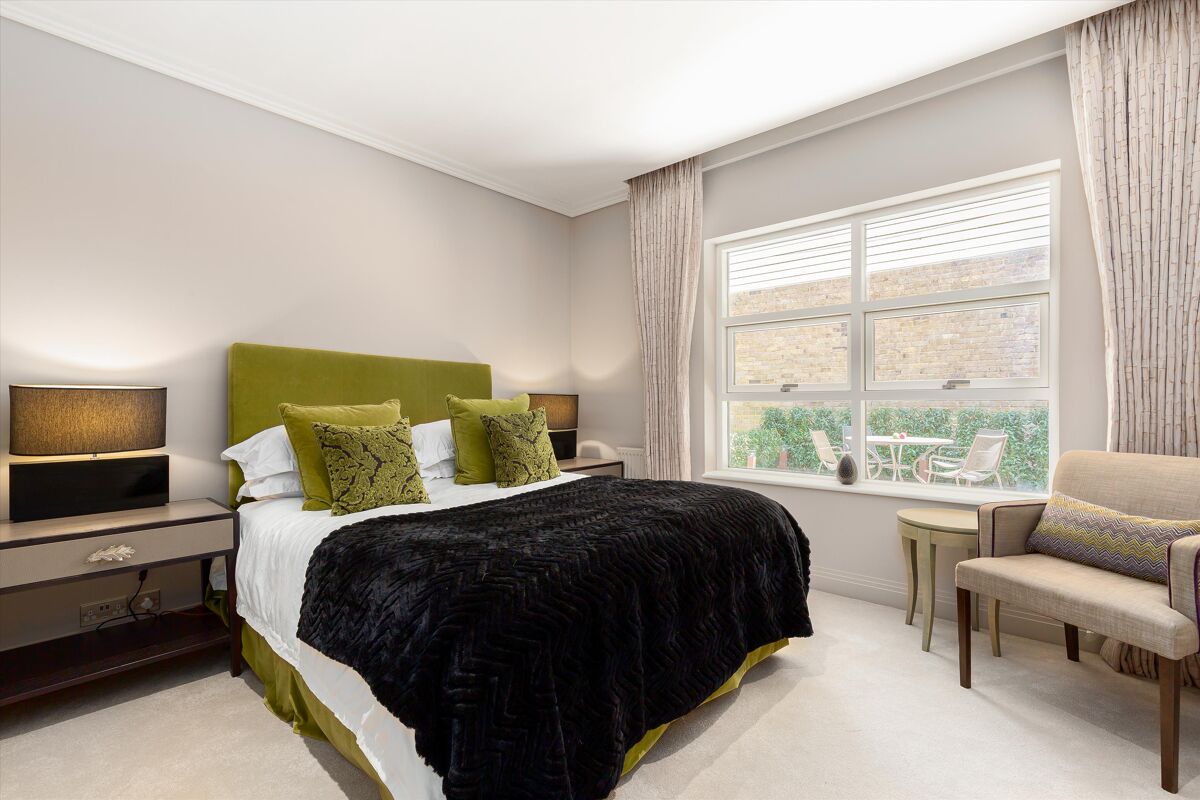 flat to rent in Somerset Road, Wimbledon, London, SW19 WMQ012214772