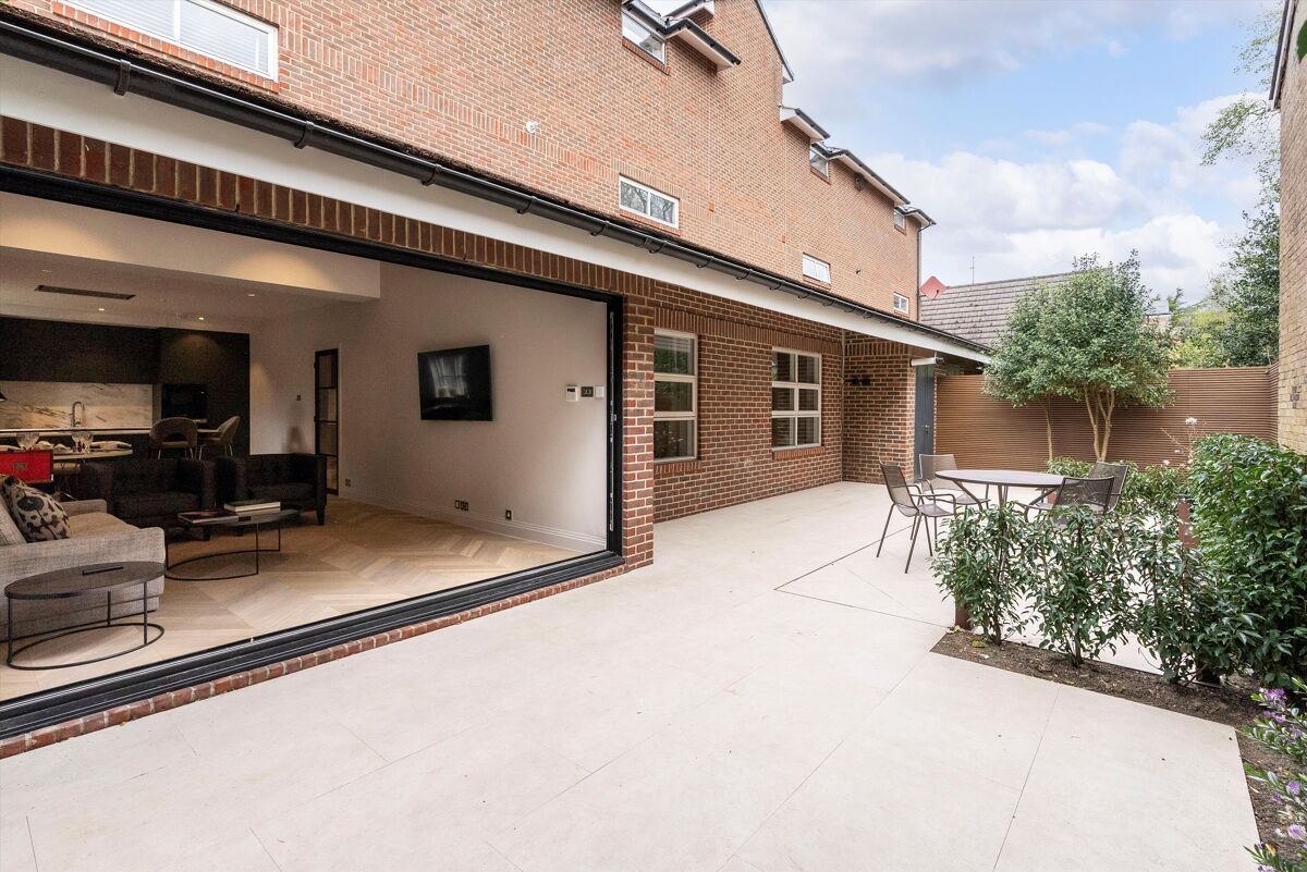 flat to rent in Somerset Road, Wimbledon, London, SW19 WMQ012214772