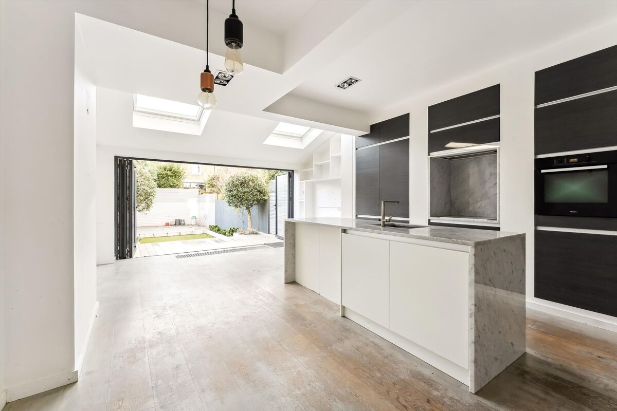 house to rent in Trentham Street, London, SW18 WMQ012304044 Knight