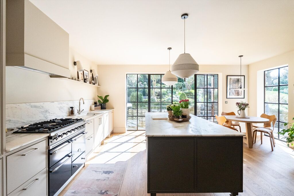 Image of Ellerton Road, Wimbledon, London, SW20