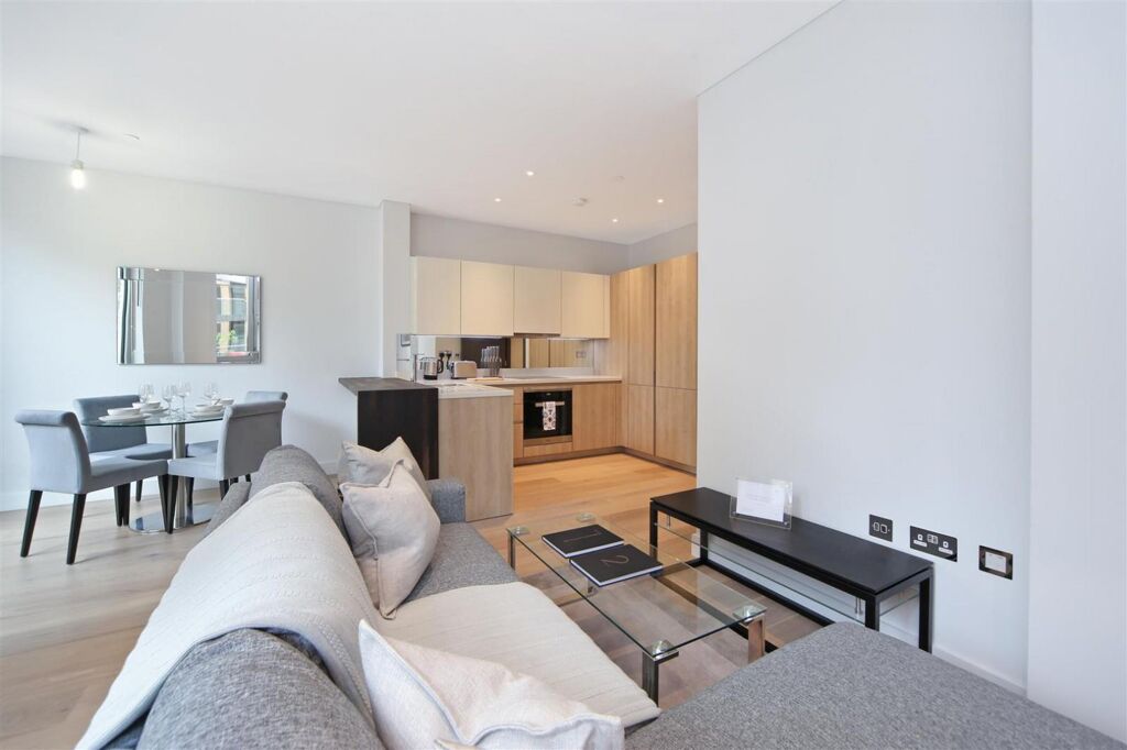 Image of Plaza Gardens, Putney, London SW15